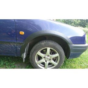Plastové lemy blatníkov pre Toyota Corolla VIII sedan/liftback (1997-2002)